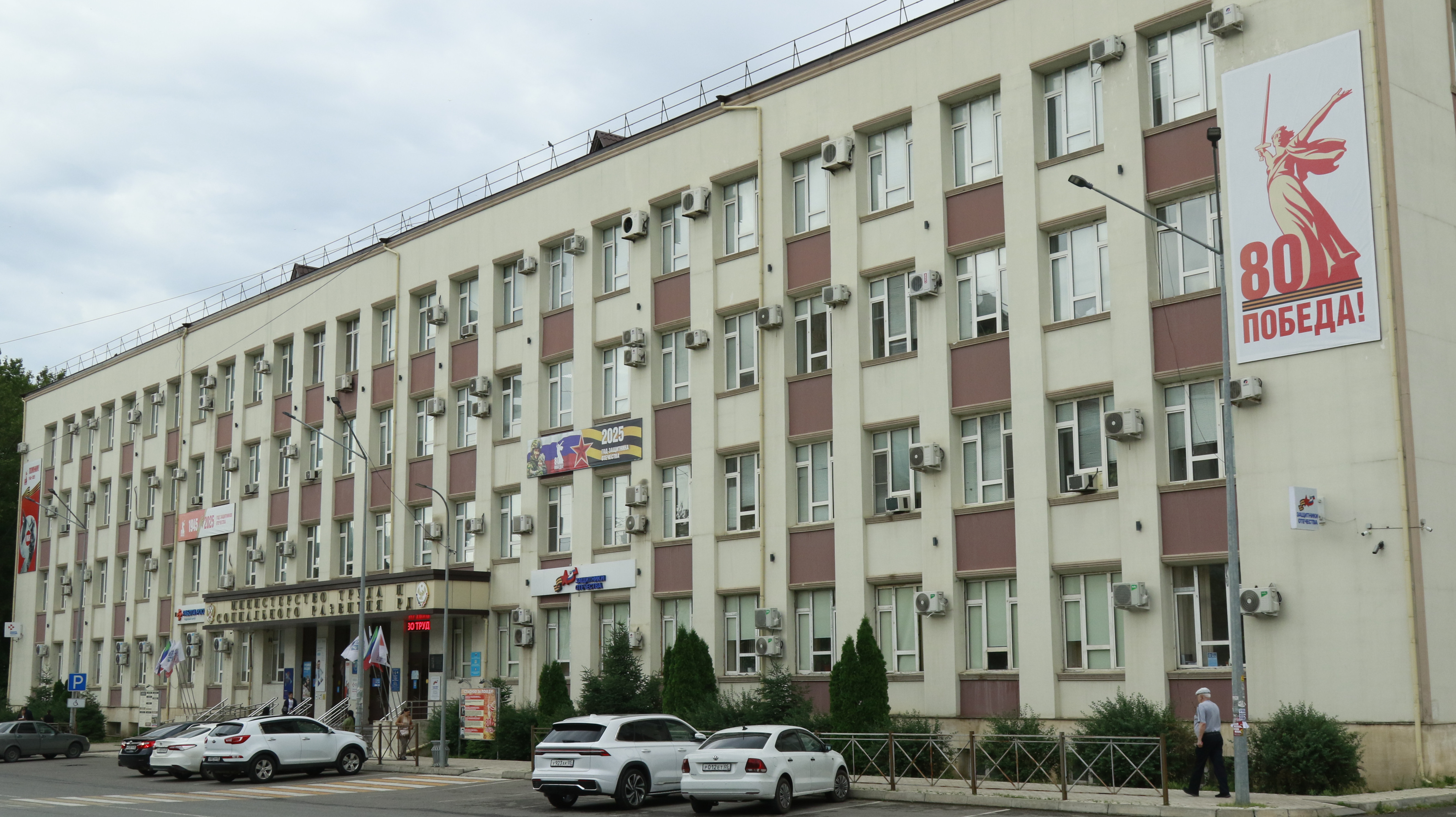 Портал «Работа России» всегда помогает в поиске работы. Из размещенных на портале вакансий представляем ТОП-15 по Республике Дагестан
