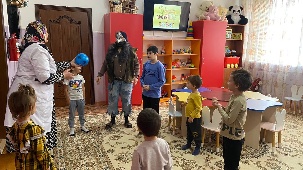 Познавательно-игровое занятие «Путешествие в страну толерантности» провели для детей с ОВЗ