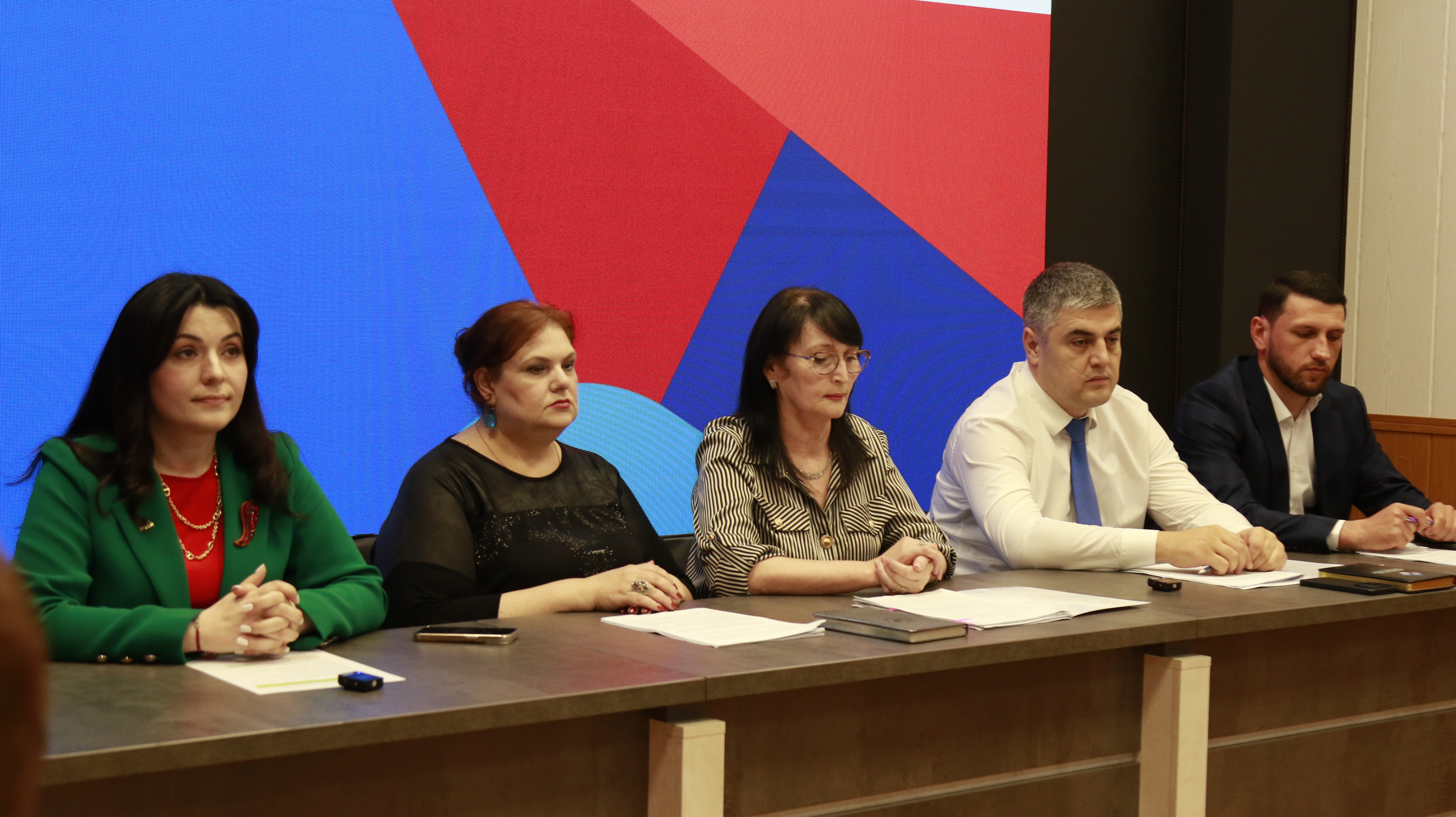 В рамках подготовки к ВЯТ-2025 на площадке РИА «Дагестан» прошла пресс-конференция с участием представителей Минтруда РД и компании «Зеленое яблоко»